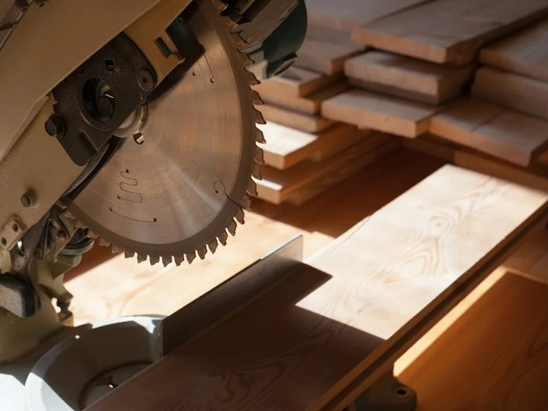 Reforma de frentes de cocina en madera de fresno en Golmayo
