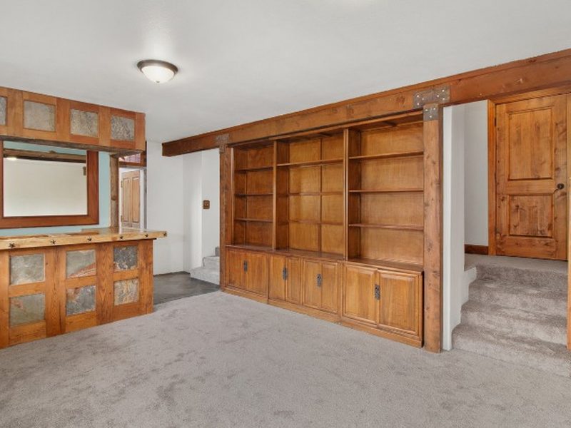 Puertas de madera a medida instaladas en una vivienda de Soria
