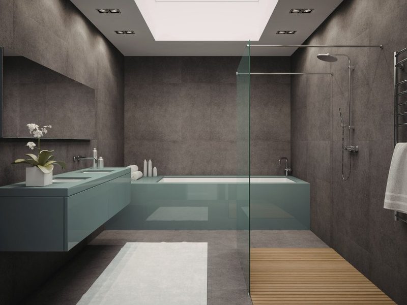 Rodapié técnico hidrófugo instalado en un baño de una vivienda de Almazán